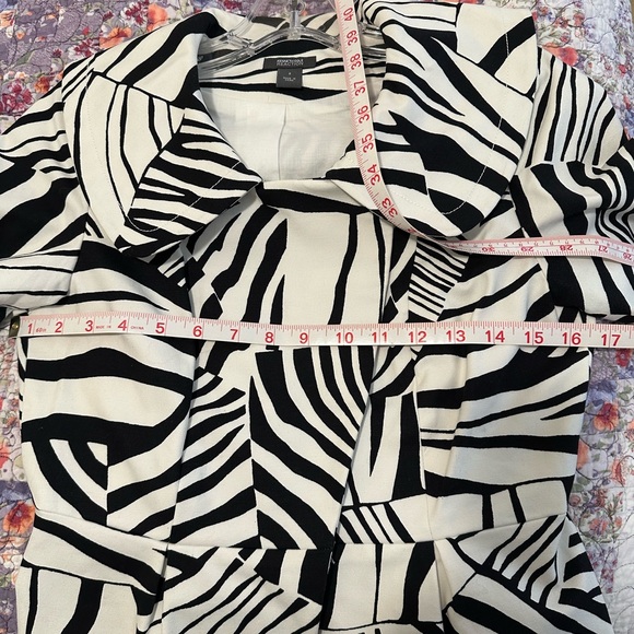 Kenneth Cole Reaction Size: 2 - Picture 6 of 6